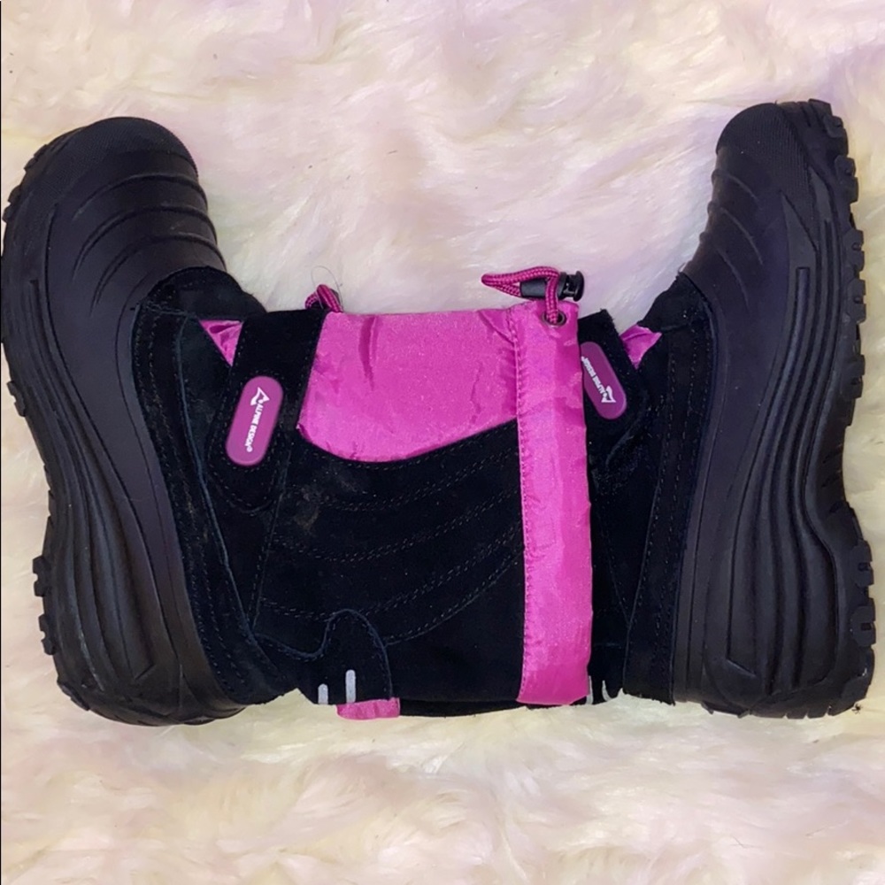 Girls size 3 Snow Boots